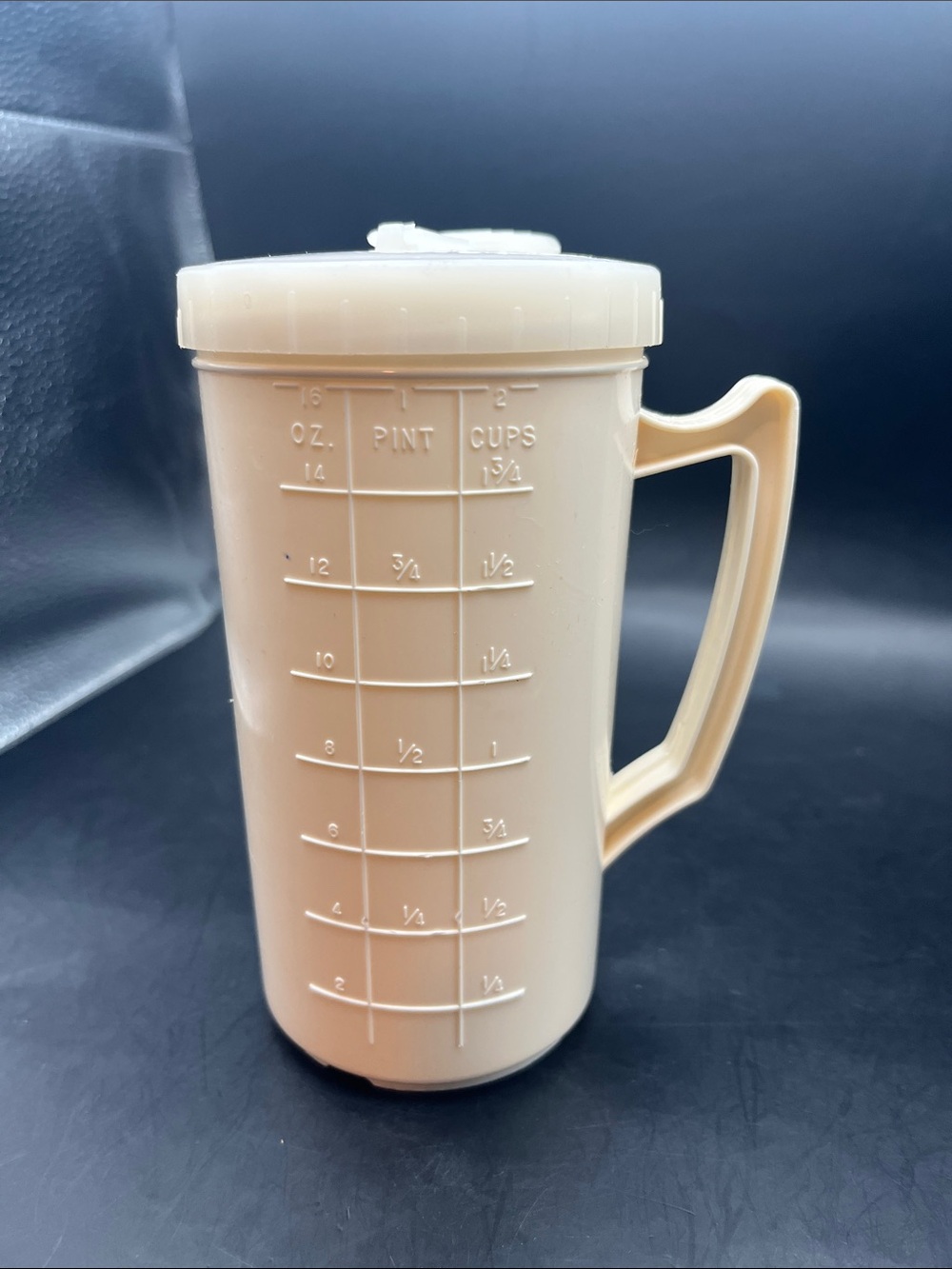 Vintage 1950s Republic Freezette 2-Cup Measuring Pitcher with Lid - Model 183
